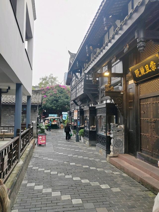 Чэнду: Город, где история дышит в каждом уголке Чэнду: Город, где история дышит в каждом уголке