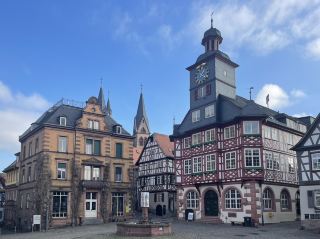 海彭海姆（Heppenheim）位於德國黑森州南部，是貝格施特拉瑟縣的縣府，坐落在奧登森林西麓和著名