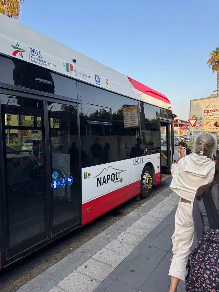 義大利拿坡里｜Naples Airport Alibus 機場巴士搭乘心得，往返市區最方便的交通方式