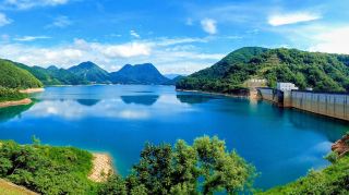 Crater Lake Magic: Hachiman沼 & Gama沼 All Year Round 🌸🍁❄️