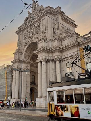 The Day I Found the True Golden Light of Lisbon 🇵🇹🚋