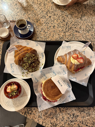 Изысканное наслаждение и кофе ручной работы в кафе Romm Coffee в Калкане.