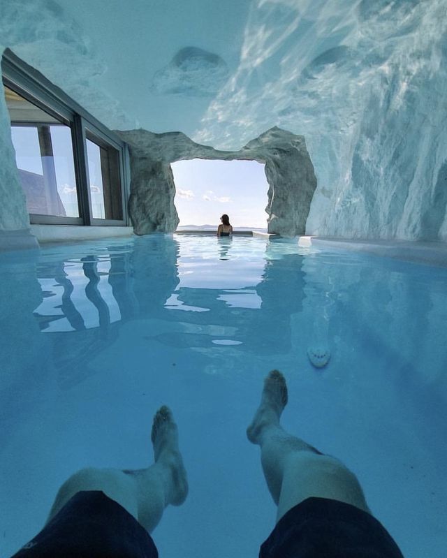 March trip to Greece | Cave hotel! Romantic love, sea, niche private collection.