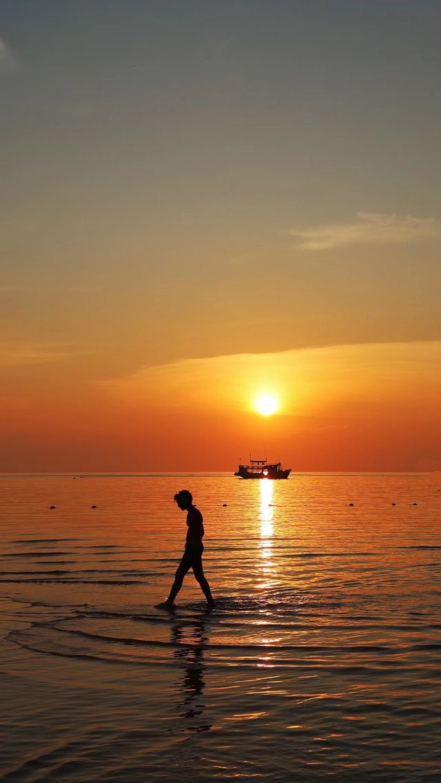 Thailand's Tao Island, encountering a beautiful sunset!