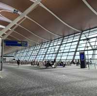 上海浦東空港の国際線制限エリア内にある早朝から営業しているスタバ