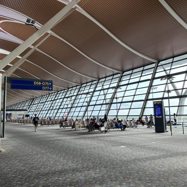 上海浦東空港の国際線制限エリア内にある早朝から営業しているスタバ