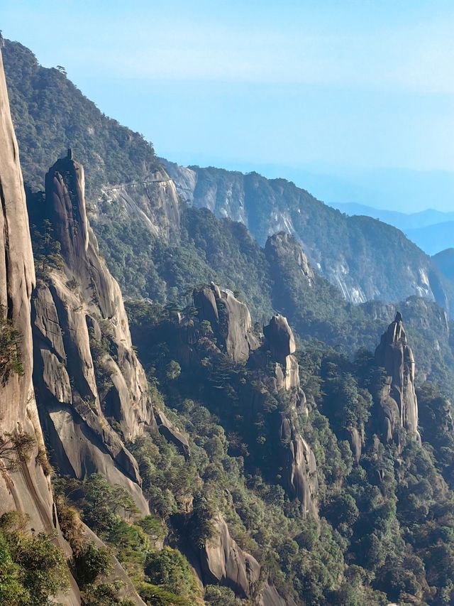 三清山,在14億年花崗岩包圍中的秀美石林 三清山,在14億年花崗岩包圍中的秀美石林
