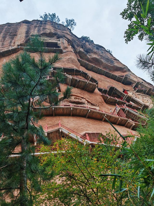 甘肅天水麥積山石窟藝術瑰寶