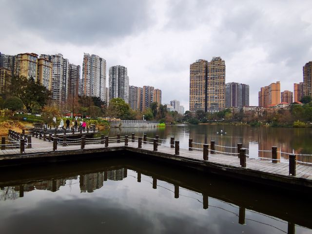 雨後漫步自貢南湖公園