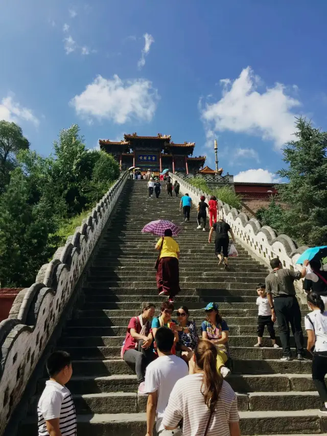 Explore Mount Wutai and experience the charm of Buddhist culture