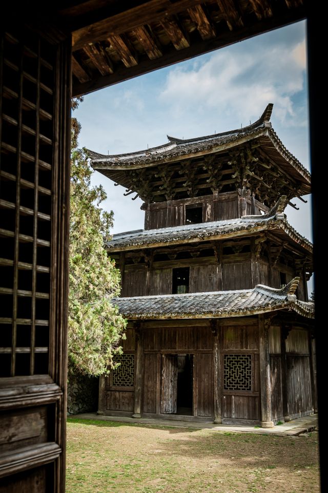 海拔千米，穿越千年時空的浙江最美古寺