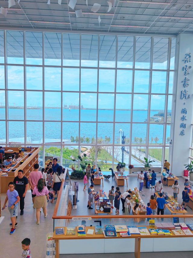 朵云書院滴水湖店不但風景沒書也超贊