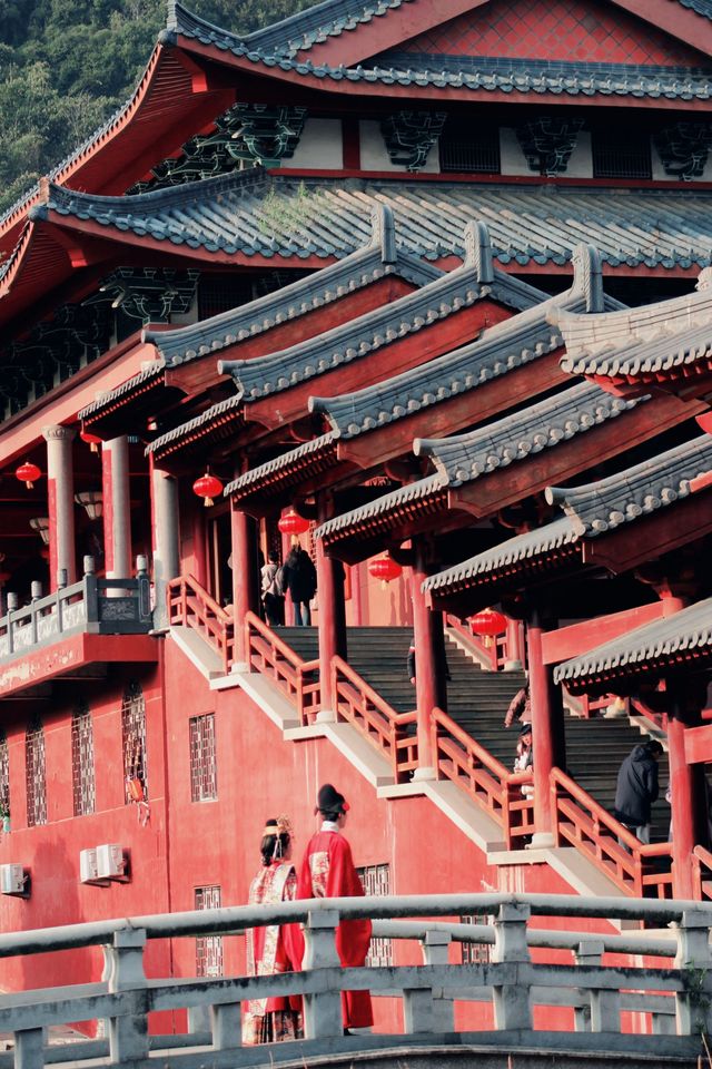 週末去哪兒？跟著我一起穿梭於旗山萬佛寺的古韻之美！