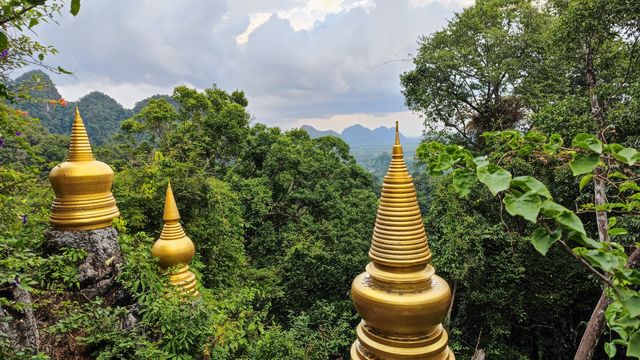 泰國素叻他尼不是中轉站震撼雲頂佛塔群