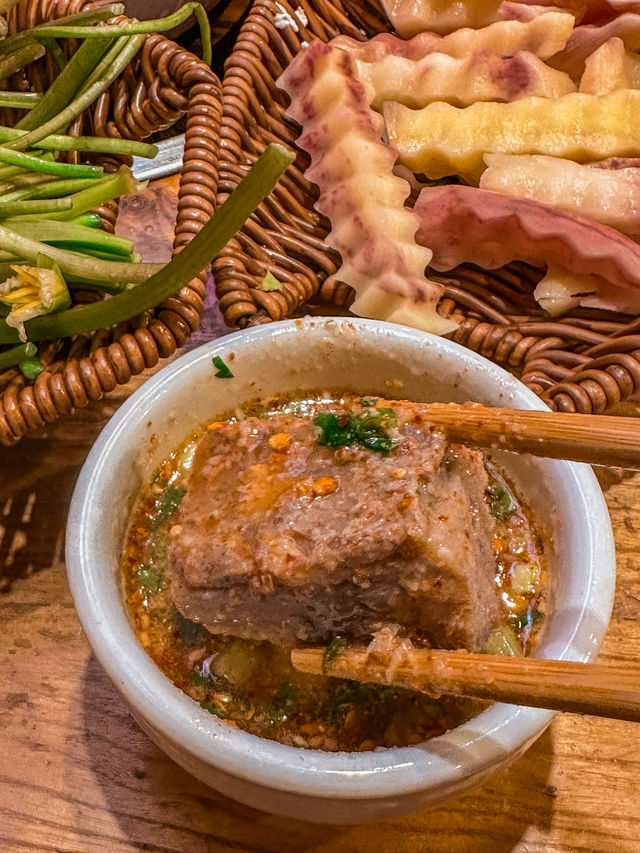 The widely acclaimed Lijiang's Granny's Smoked Ribs, recommended by CCTV, must be scheduled in 👌🏻.