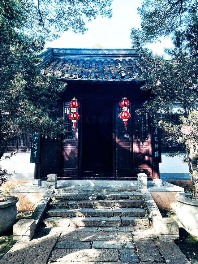 陋室，位於安徽省馬鞍山市和縣曆陽鎮陋室東街，是唐朝長慶四年（公元824年）詩人劉禹錫任和州刺史時所建