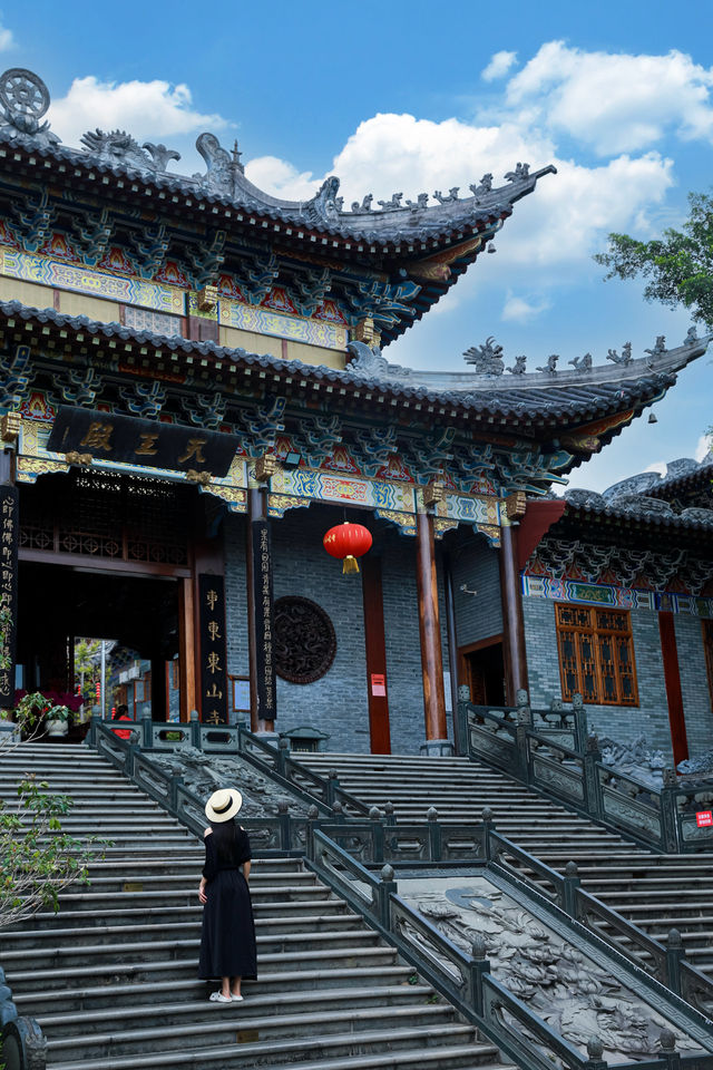 不輸弘法寺藏在深圳大鵬的一座海邊寺廟