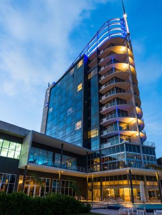 🌟 Maputo's Marvel: Radisson Blu Hotel & Residence 🌴