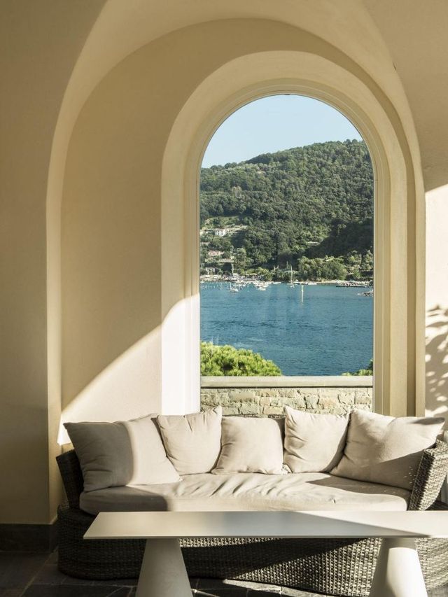 🌟 Enchanting Stays in Portovenere 🏨✨