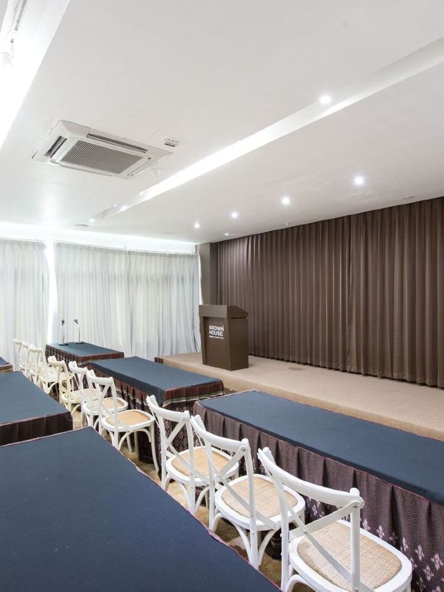 🌟🛌🍃 Udonthani's Cozy Stay: Brown House Hotel 🌿✨