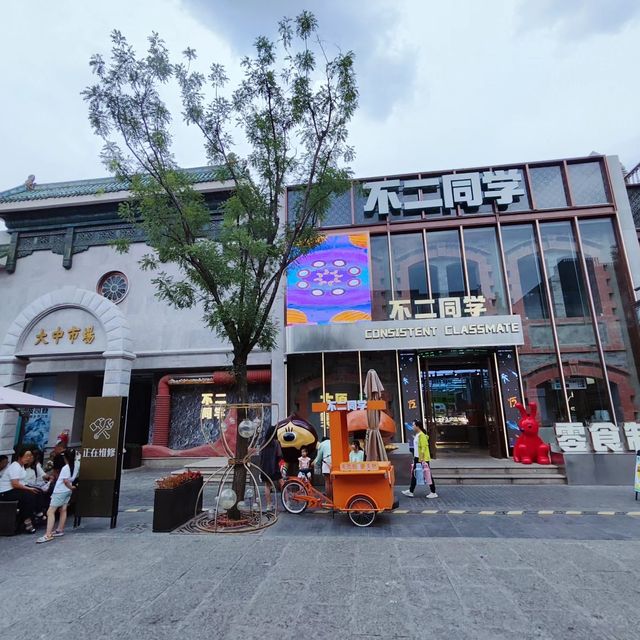 柳巷漫步：太原的風情畫卷