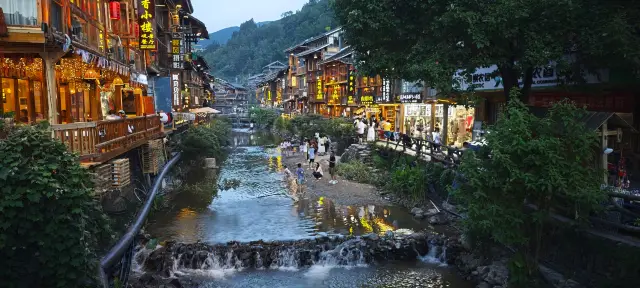 Full of Dong ethnic style