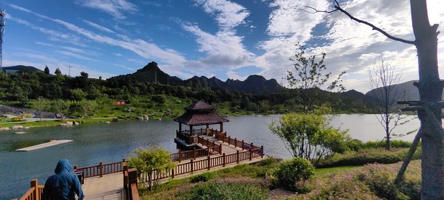 王莽嶺山腳下的臥龍湖