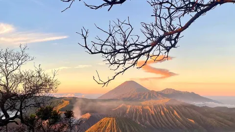 Indonesia Surabaya Twin Volcanoes｜Waterfalls from the End of the World. — traveler post in Surabaya