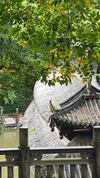 成都人最多、香火最旺的寺廟「石經寺」。