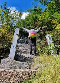 南陽五朵山中原名山登山之路。