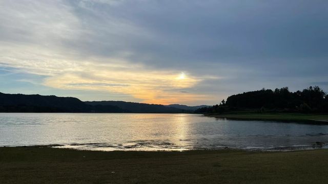 會澤念湖，相思成淚，凝聚成湖。