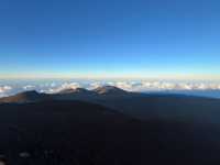 雲端之上的綺夢之旅：登頂莫納克亞山觀日落