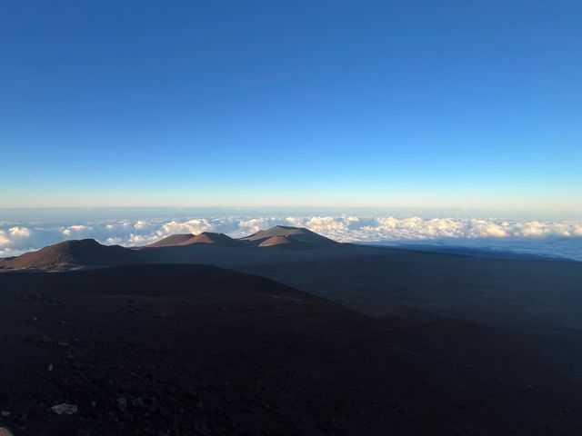 雲端之上的綺夢之旅：登頂莫納克亞山觀日落