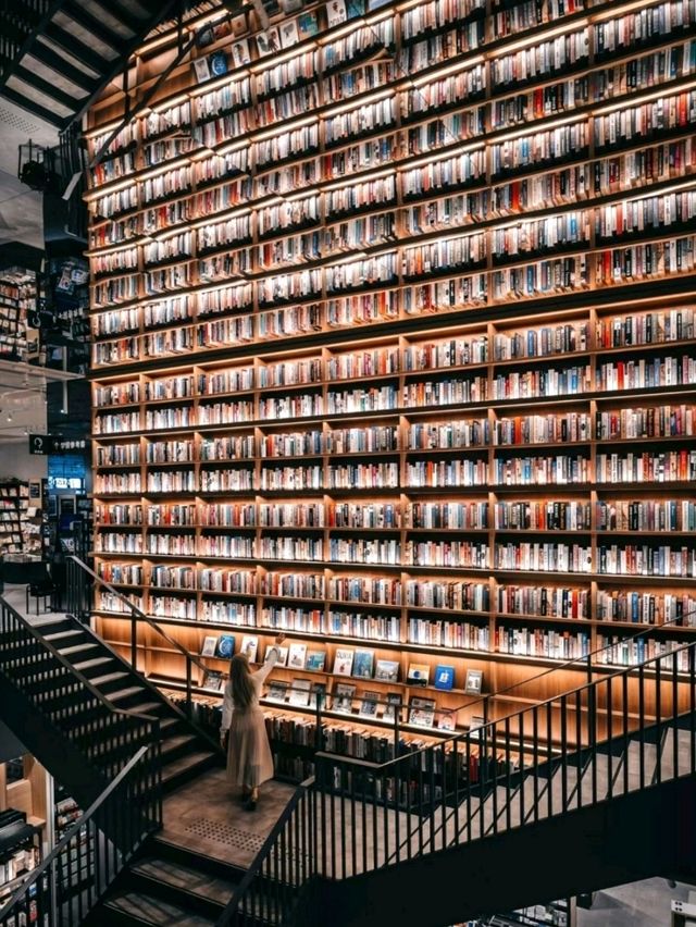 Famous Ancient House Bookstore in Japan 🇯🇵