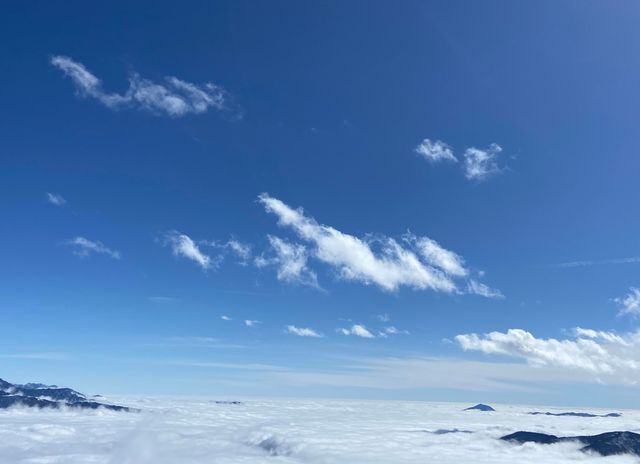 川西夾金山雪景，氣勢磅礡