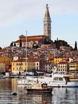 Explore Multiple Countries Including Hungary with Friends and Enjoy the Natural Beauty
