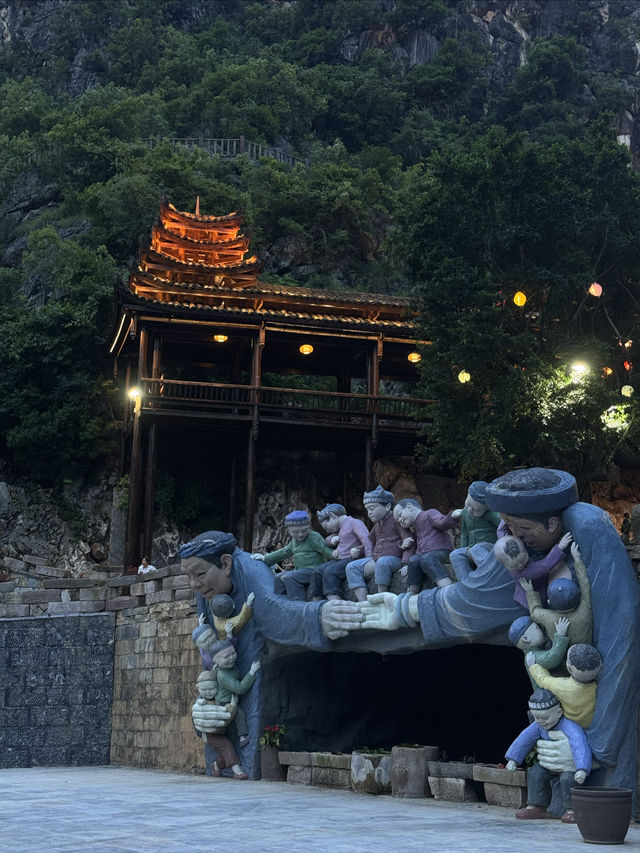 峰林布依，彷彿誤入了千與千尋的神秘世界