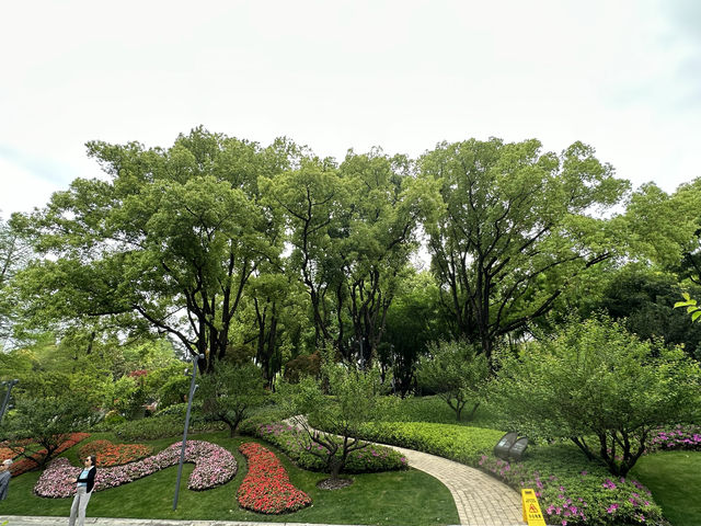 輔德里公園—疊石瀑布、杜鵑花海