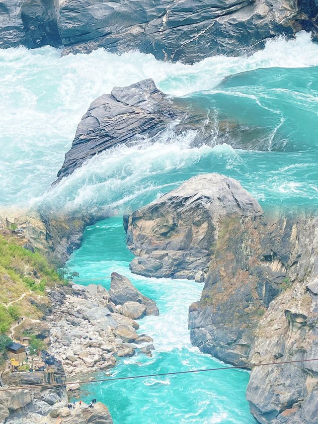 虎跳峽徒步攻略｜人生必去的震撼峽谷之旅
