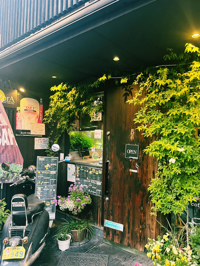 Slowing down in the heart of Kyoto 😍