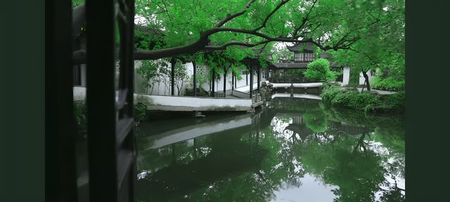 漫步蘇州園林：一場穿越千年的美學盛宴   踏入蘇州園林，彷彿打開了一本塵封的古籍，每一頁都書寫著東方