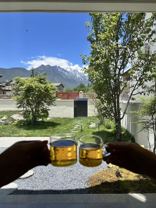 喺麗江瞓喺床就可以睇到玉龍雪山日照金山！！