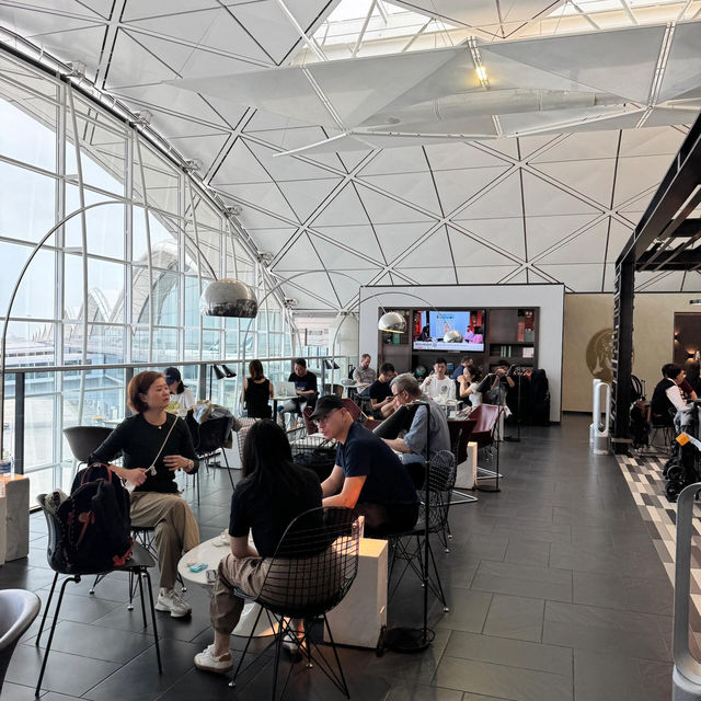 🇭🇰衝！香港機場百夫長黑金休息室開箱✨血虧也要安利！