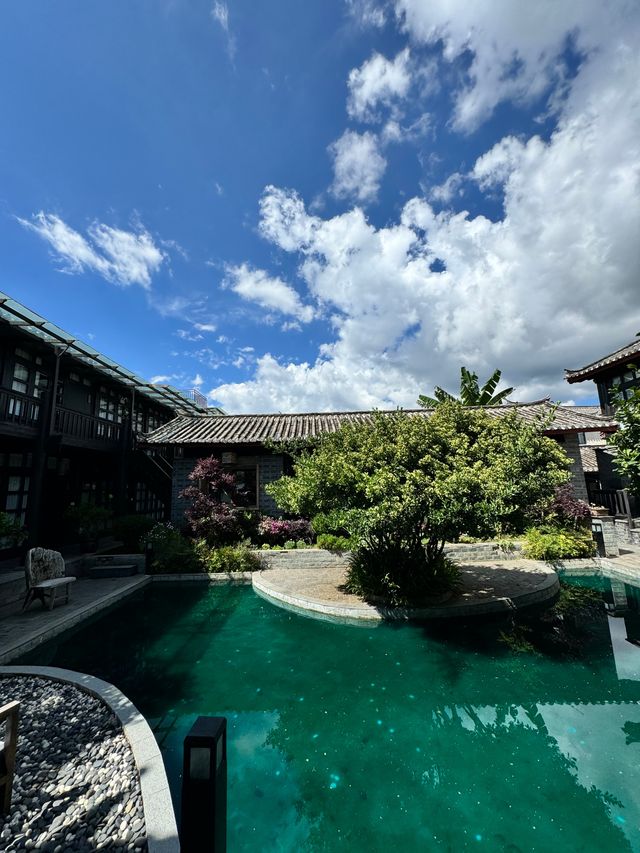 沉浸式體驗麗江山水花草美墅