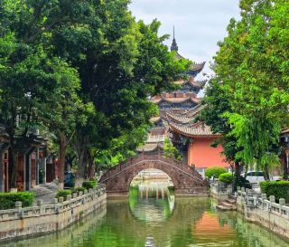 Torch Carnival Season｜Unlock the Yi Ethnic Heritage Blockbuster When the blazing torches light up the July night sky, when the ancient Yi folk songs echo through the streets—Chuxiong is welcoming