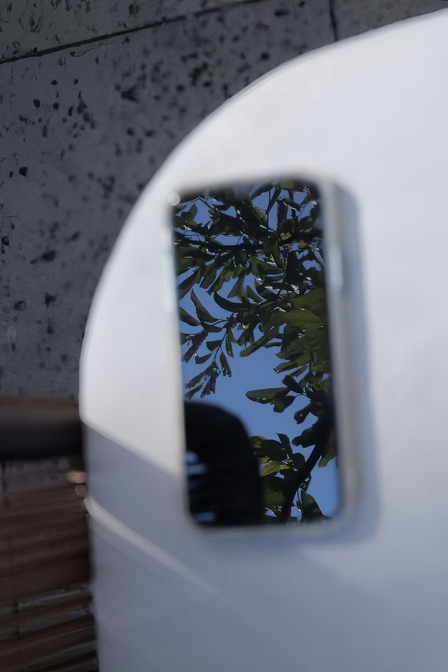 小河彎彎，秋日草坪上的慢時光