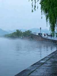 驚艷！杭州西湖斷橋，煙雨朦朧時邂逅白素貞同款浪漫