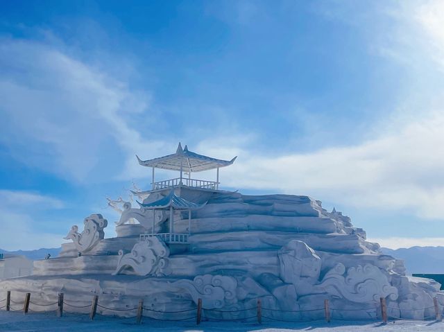 冬天闖進茶卡鹽湖，被鹽雕的「冰與雪之歌」戳中了心