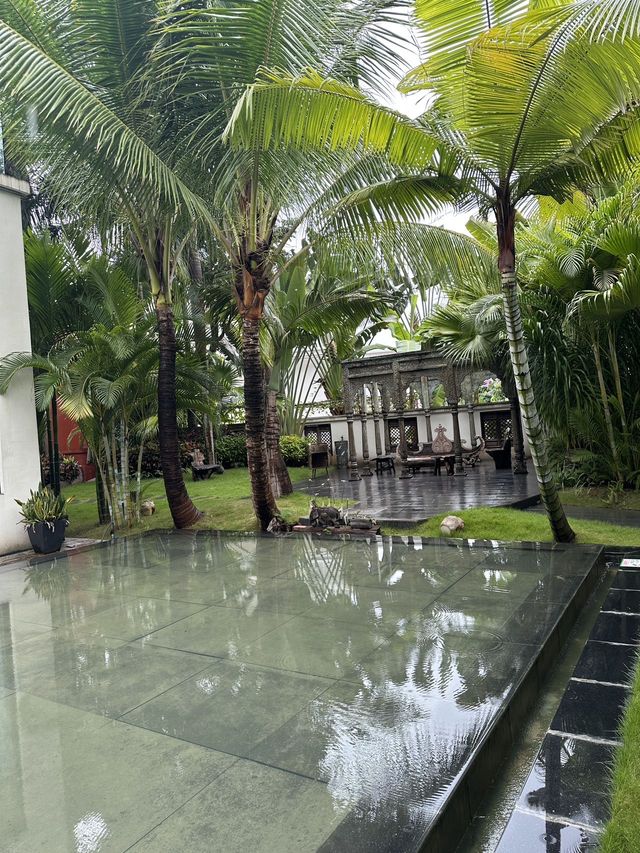 版納挖到寶！住進瀾滄江畔的雨林別墅