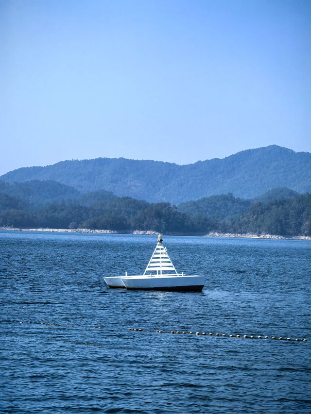 秋天來千島湖別有風味，水天一色美如畫！
